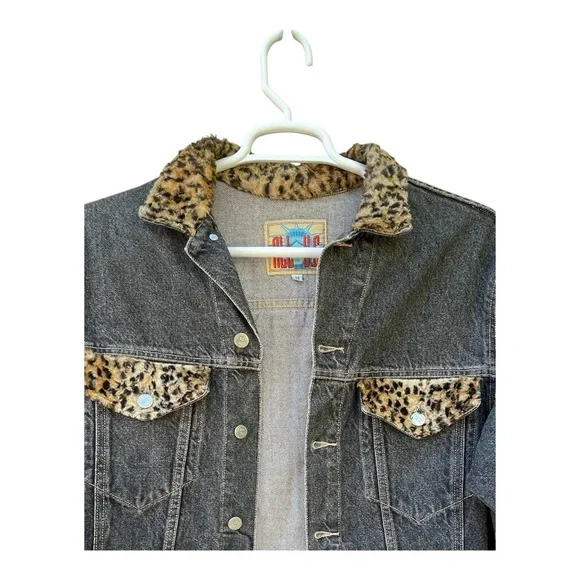 Vintage Trucker Denim Jacket with Faux Fur Leopard Print Trim - Size M